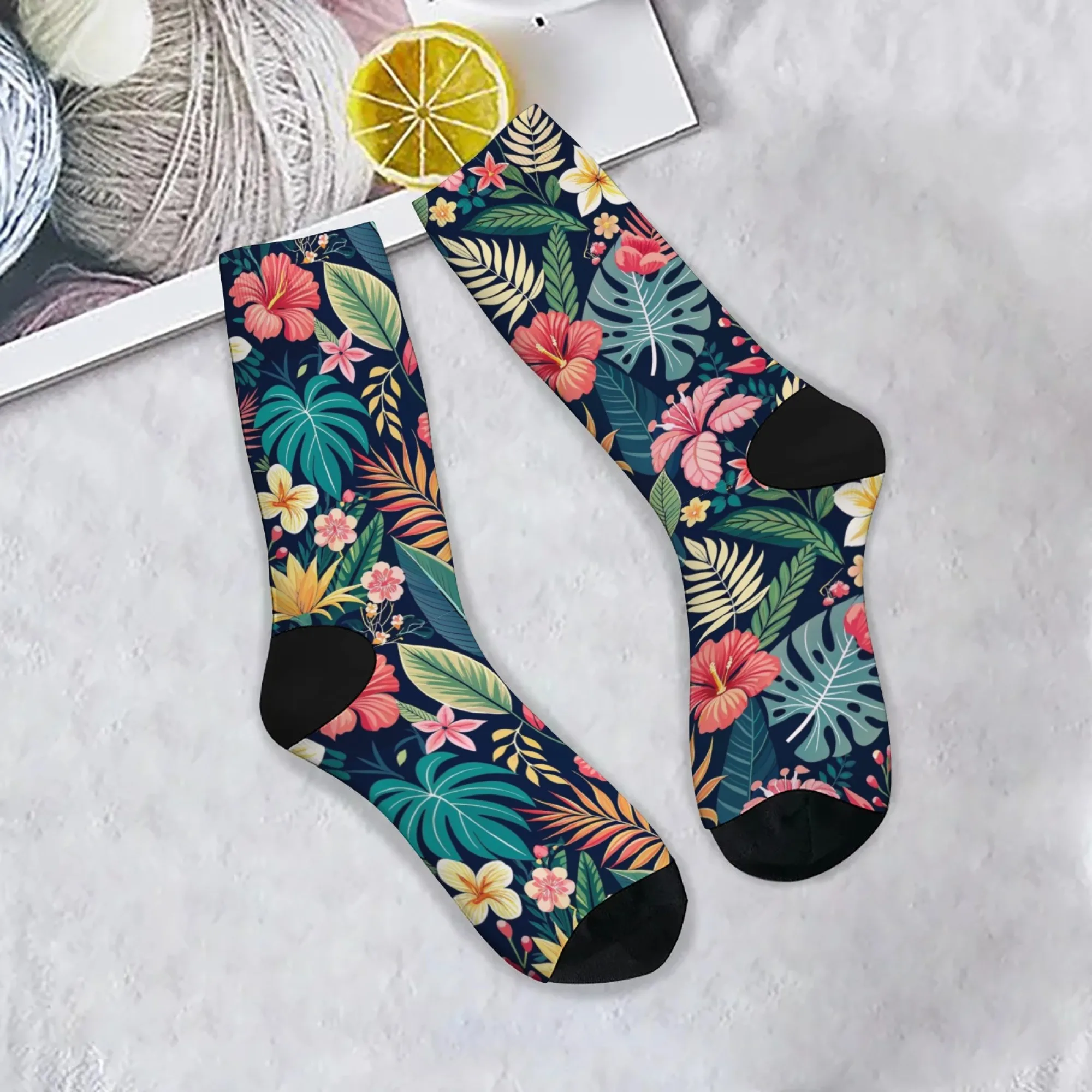 Tropical Floral Retro Fashion Men's Socks Breathable Anti-Slip Outdoor Casual Sports Socks Novelty Funny Happy Crew Socks Gift