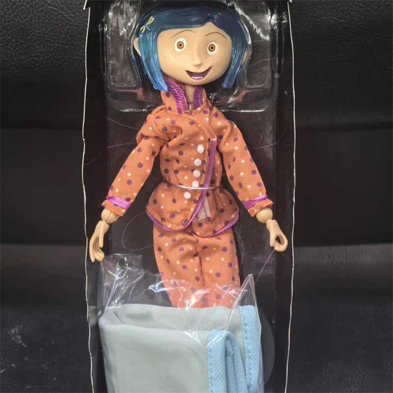 NECA Coraline Puppe Anime Gelenkfigur Der Geheime Regenmantel Pullover In Gestreiftes Hemd Spielzeug LA Mädchen Dekoration Modell Spielzeug Geschenke – Detail 17