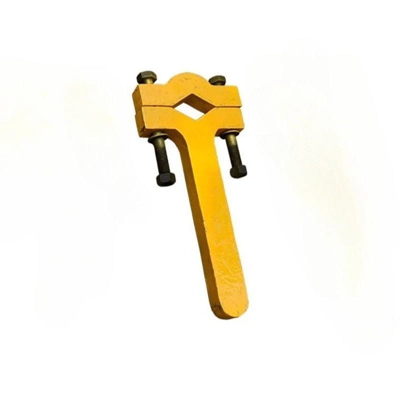 

Большой средний рычаг ковша экскаватора, специальный ключ для замены сальника, специальный инструмент для снятия больших гаек от масляного баллона.