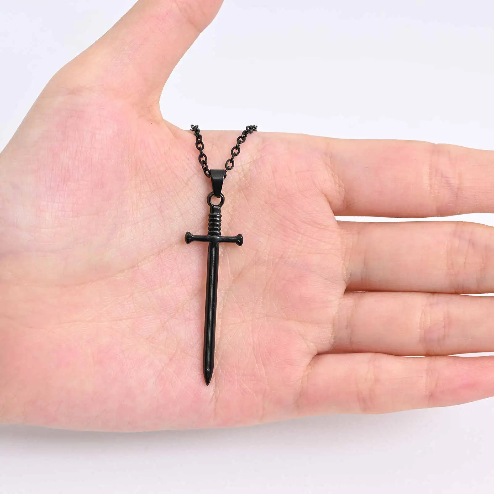 Retro Gothic Edelstahl Langes Schwert Kreuz Anhänger Halskette, Punk Hip Hop Geometrische Halskette, Mode Party Schmuck für Männer – Detail 8