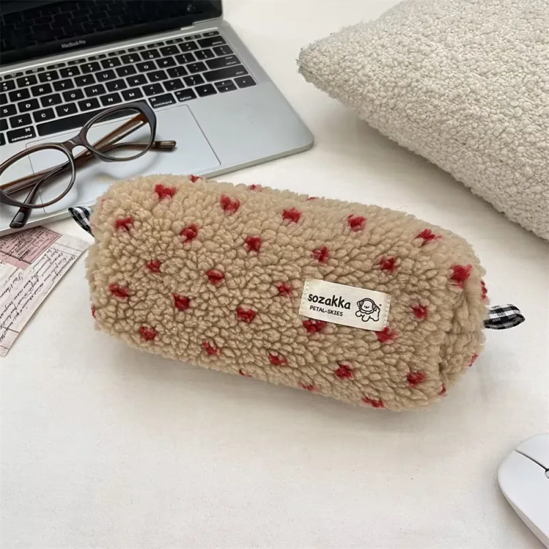 Piórnik Flamingo Heart, duża pojemność, miękki pluszowy woreczek na artykuły szkolne dla uczniów.