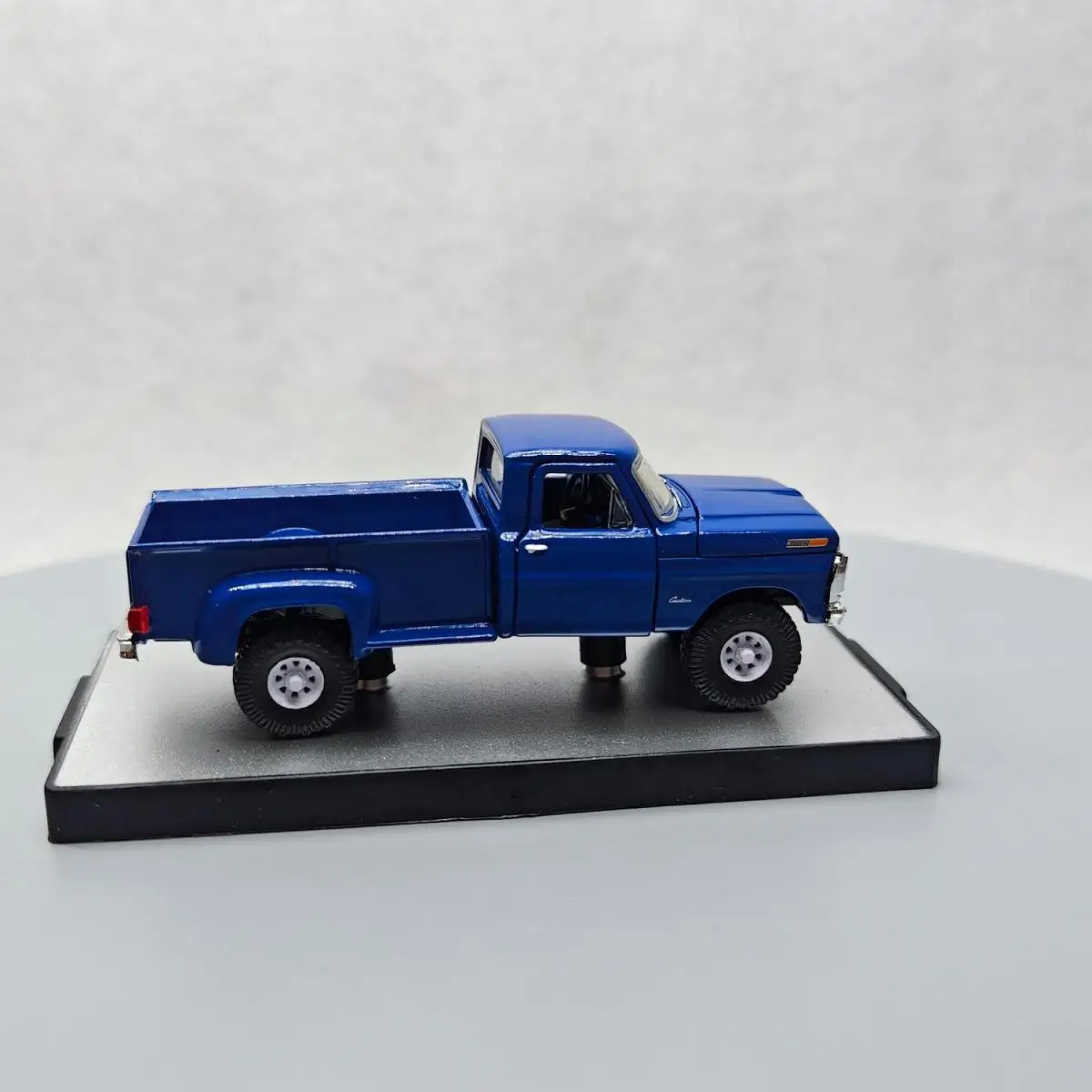 M2 Machines 1/64 1970 Ford F-100 Custom 4*4  Die-cast alloy car model collection display child gift