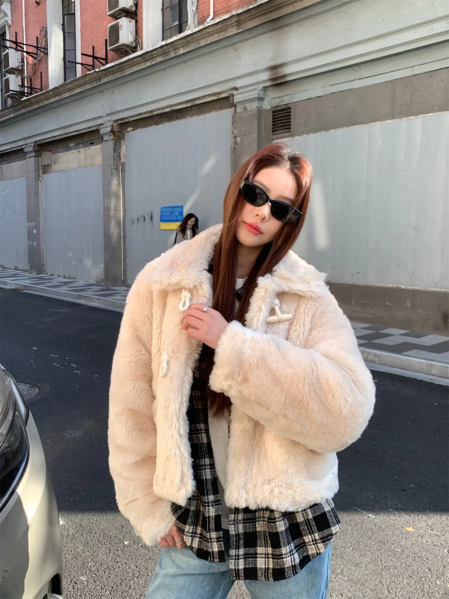 

Fur Coat with Horn Buttons Loose Fit Warm And Eco-friendly ort Coat for Autumn And Winter from Xixila Brand