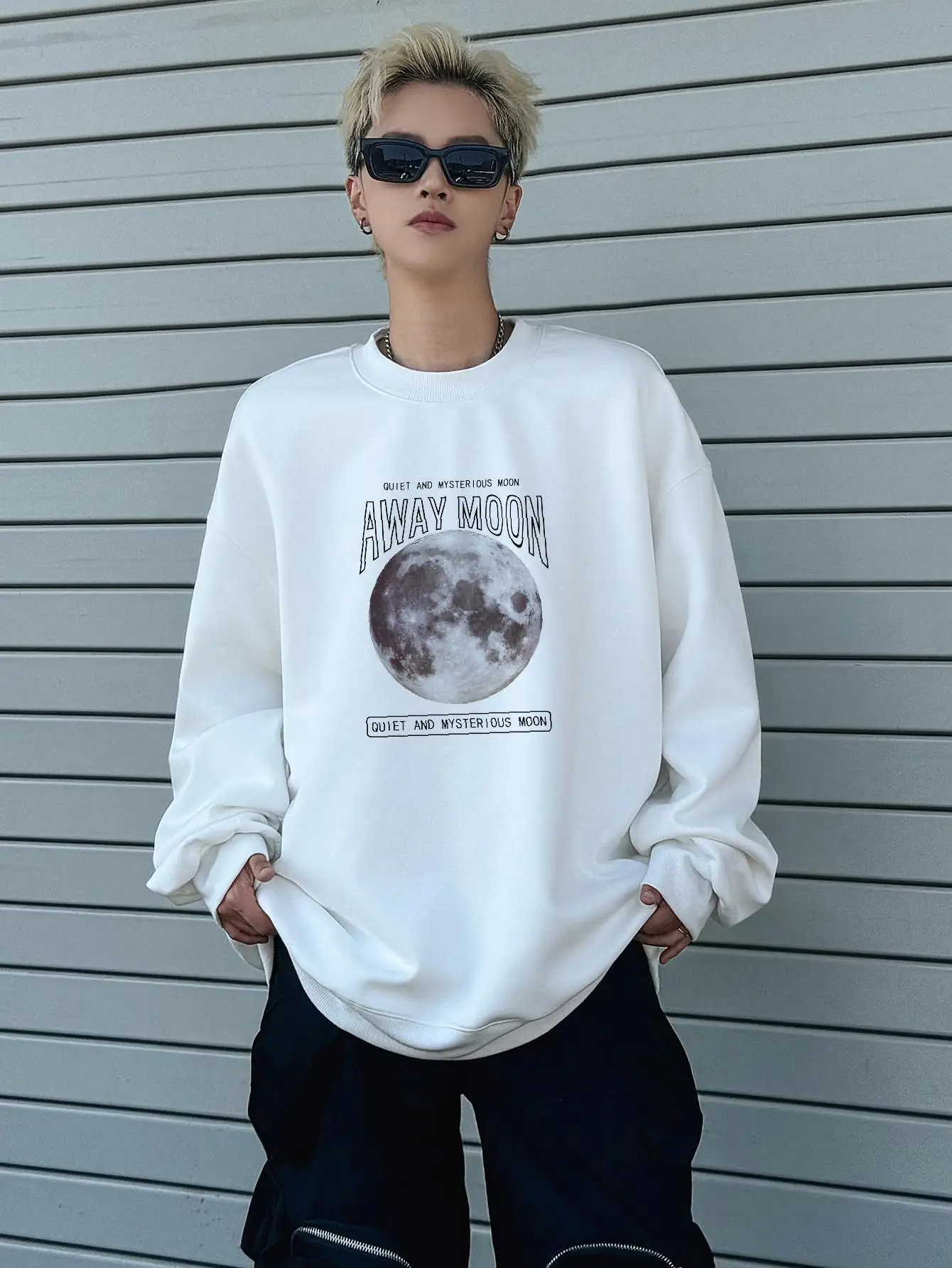 Away Moon Graphic Sweatshirts For Man Hip Hop Vintage Y2k Unisex Pullovers Fashion Loose Harajuku Male Drop Shoulder Hoodies