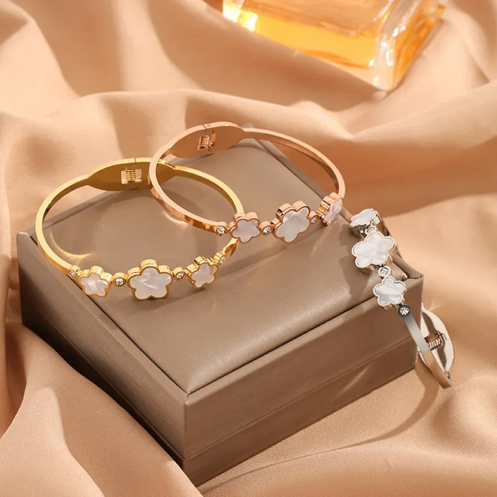 2025 INS Classic Hot Selling Stainless Steel White Shell Five-leaf Flower Bracelet Classic Women's Party Jewelry