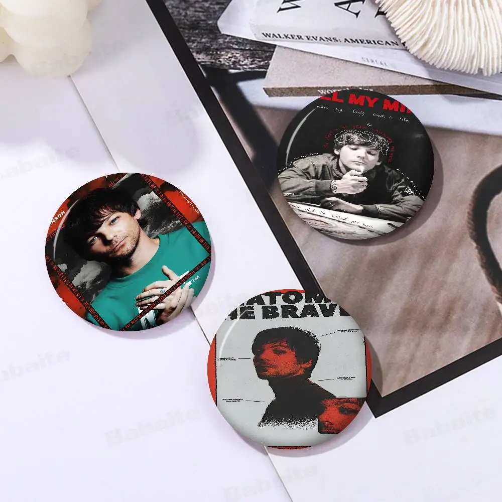 

Hot Singer Tomlinsons Customizable Soft Button Pin For Women Creative Jewelry Funny Badge Cartoon Lover Hat