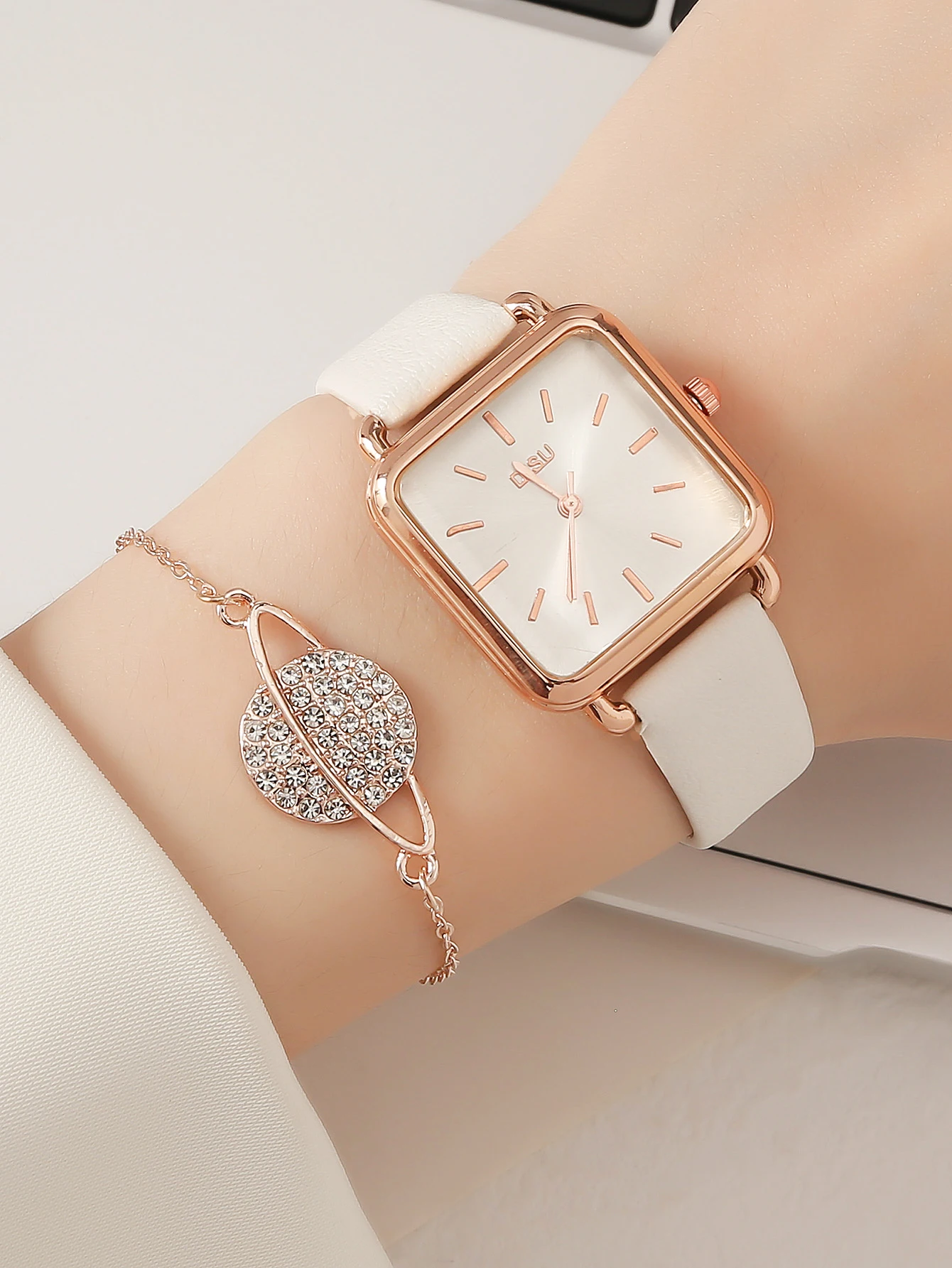 A Classic Fashion Simple Square Women's Quartz Watch, And a Diamond Women's Bracelet For Everyday Life