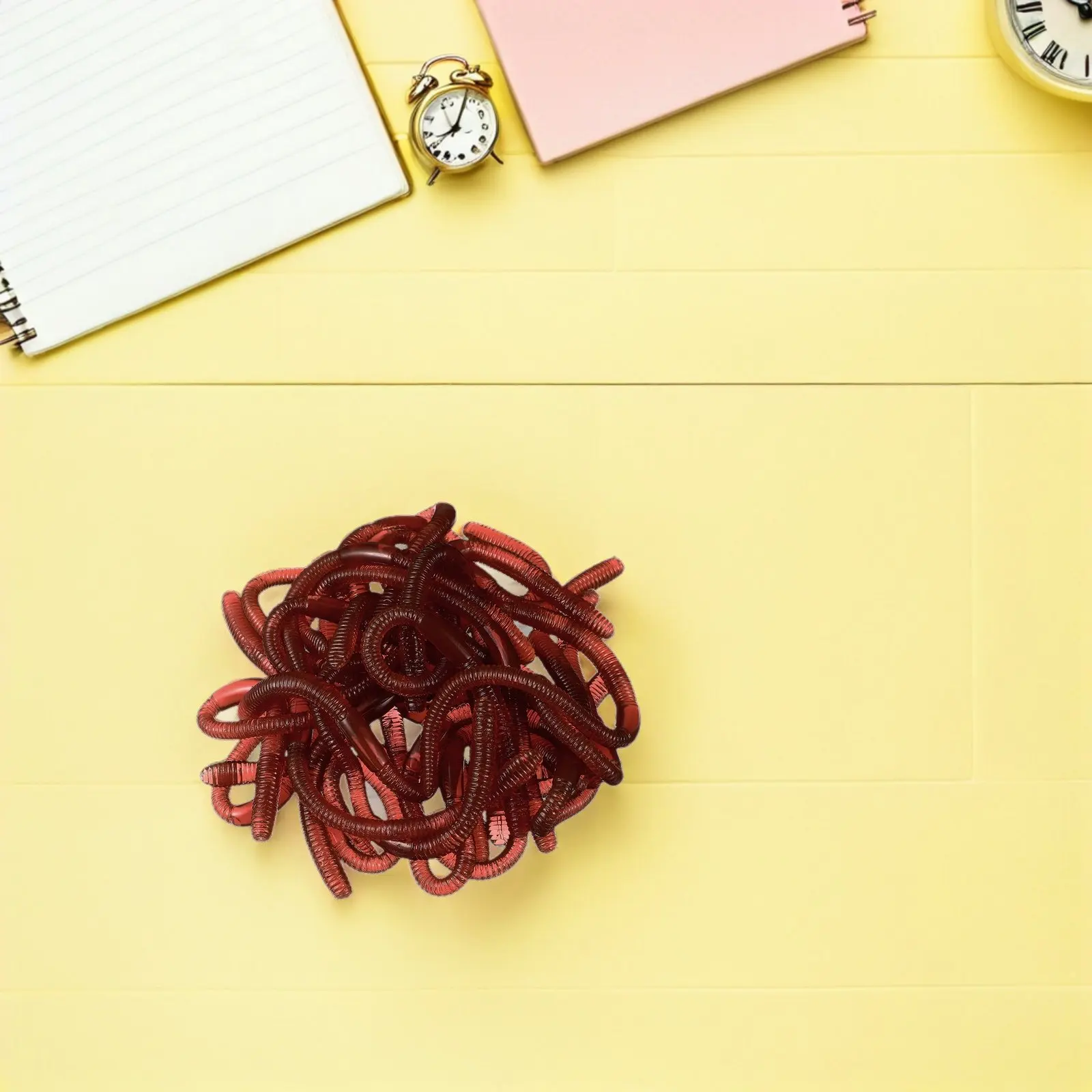 

30Pcs Simulation Earthworms Fake Elastic Sticky Trick Props for Party April Fools Halloween Realistic Prank Faux Worms Set