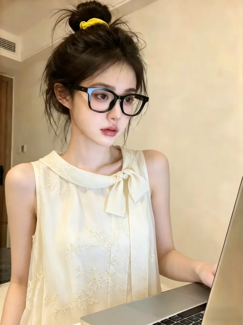 

Korean Style Sweet Loose Sleeveless Top with Lace Bow Tie Vest for Women Summer Self-Preservation Fashion Casual Silk