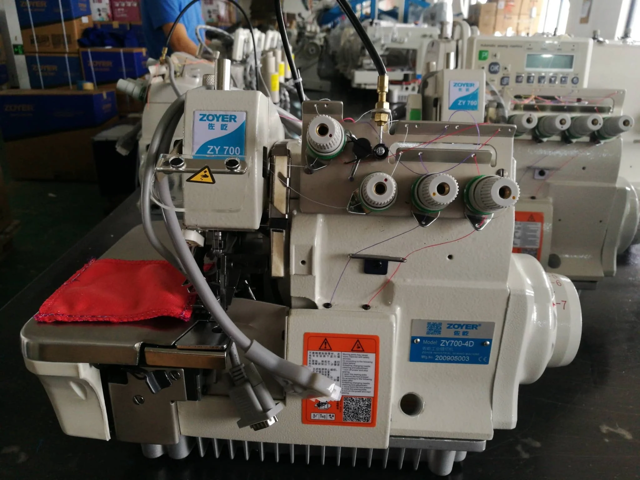 Zoyer ZY700-4D 4-thread HIGH-QUALITY Overlock Sewing Machine