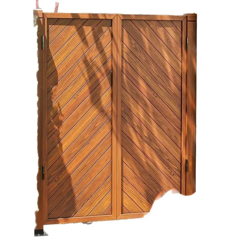 Villa wall, small courtyard, large solid wood anticorrosive door, double open fence fence gate, rural area