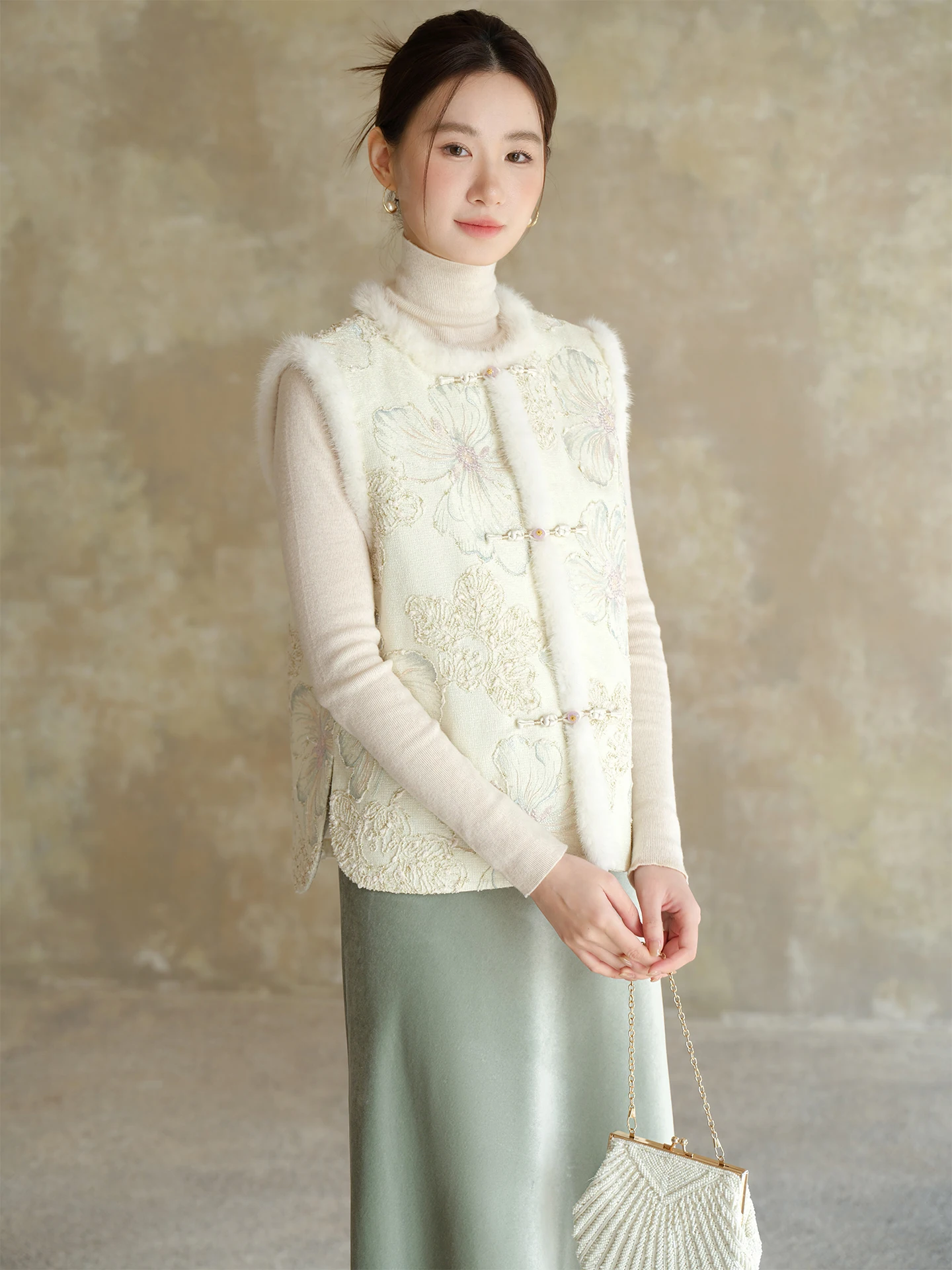 

Новая китайская многослойная женская жилетка с вышивкой, 3D цветочным узором, из хлопка, свободного кроя, с круглым вырезом, без рукавов