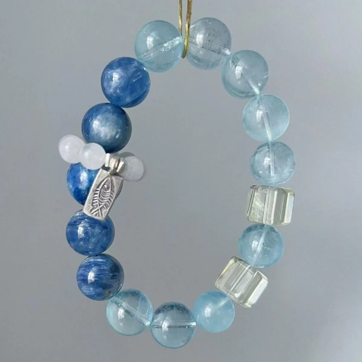 

Large Particle 12mm Natural Kyanite White Crystal Bracelet Women's Light Luxury Fashion Bracelet Original Design