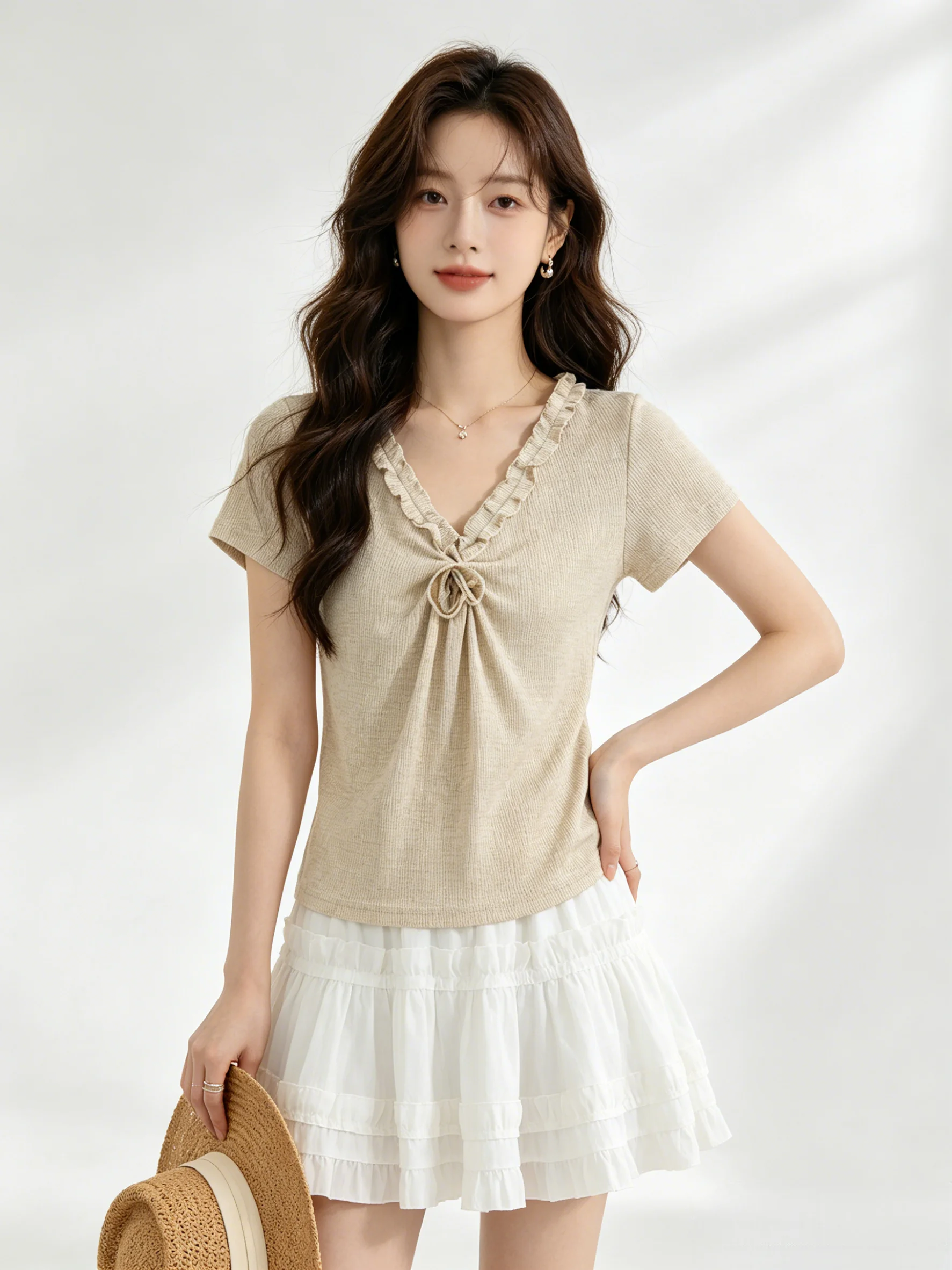 

Elegant V-Neck Short Sleeve Top Skin-Friendly Wooden Design Summer Fashion Korean Style Women's T-Shirt Breathable Slimming
