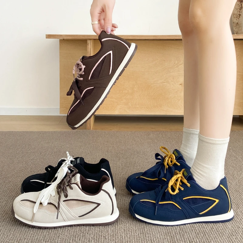 حذاء أبيض جديد لعام 2025 للنساء، حذاء رياضي كاجوال عصري لزيادة الارتفاع، حذاء كاجوال متعدد الاستخدامات وجيد التهوية