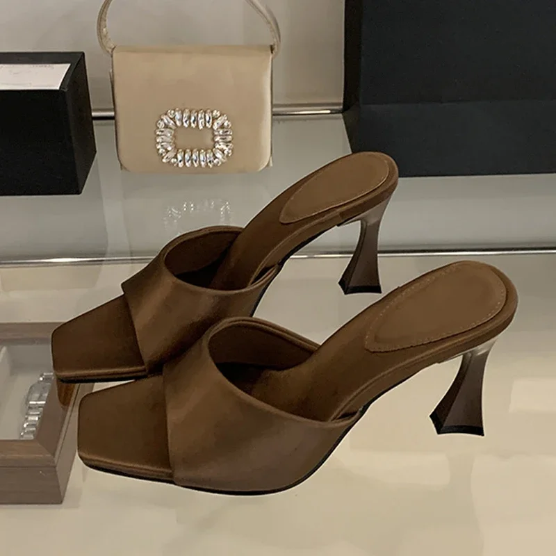 

Womens Shoes High Quality Cozy Silk Wide Square Toe Slippers Sandals for Women Trend Heels Mules Slides Summer Party Dress Shoes