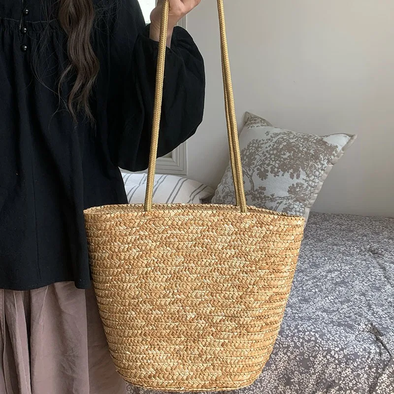 

TRSYPHXM French retro large capacity grass bag solid color vacation beach bag natural straw grass woven shoulder bag tote bag