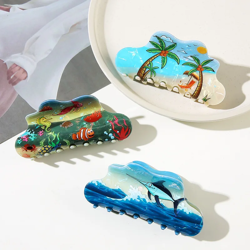 

Island-style flower pot with coconut tree cloud-shaped handle and catch-clip mechanism