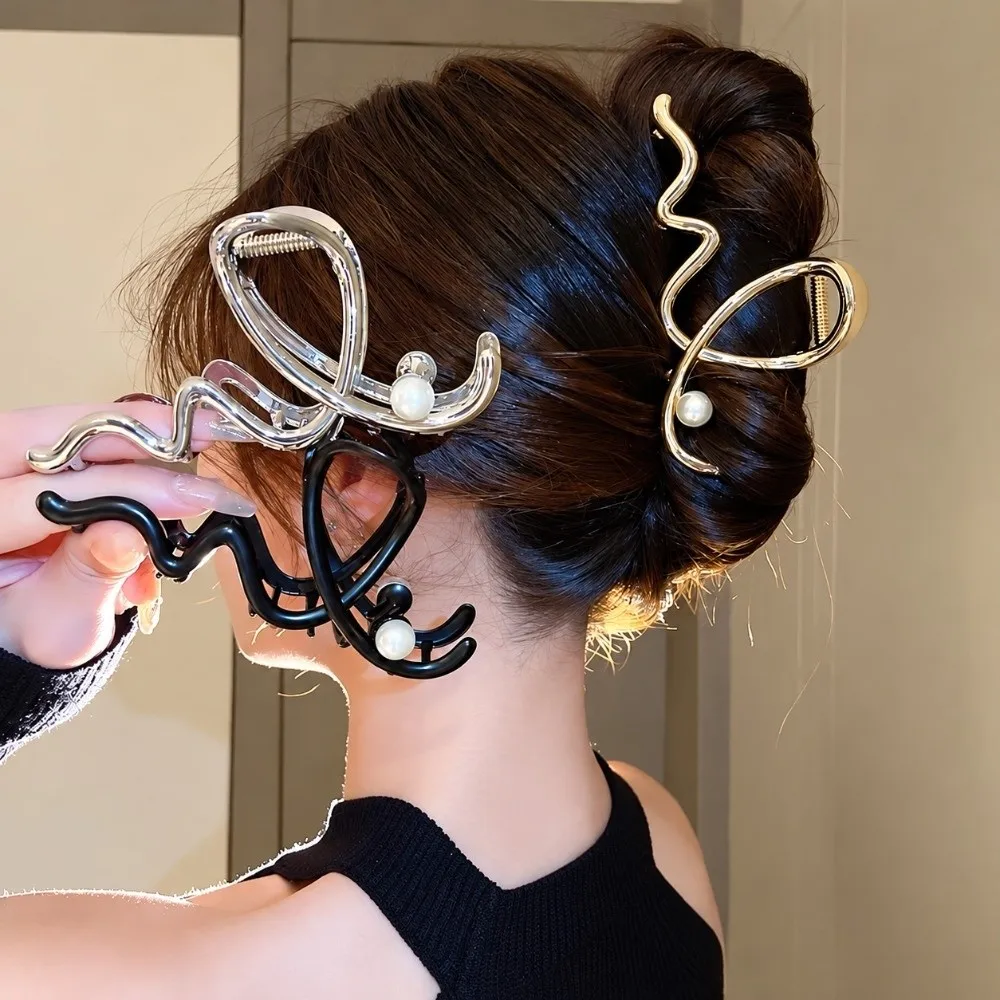 Geometric Cross Design Metal Hair Claw Clips Black Gold Silver Strong Hold Hair Claw Clip Pearl Accent Bow Knot Spider Shape