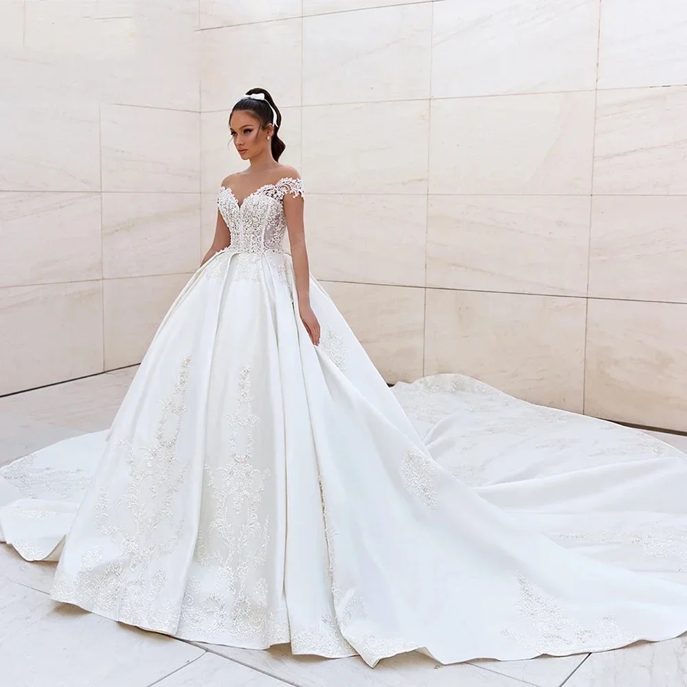 Gaun pernikahan seksi Backless A Line Satin gaun pengantin Katedral tanpa lengan Applique mewah gaun pengantin khusus 2025