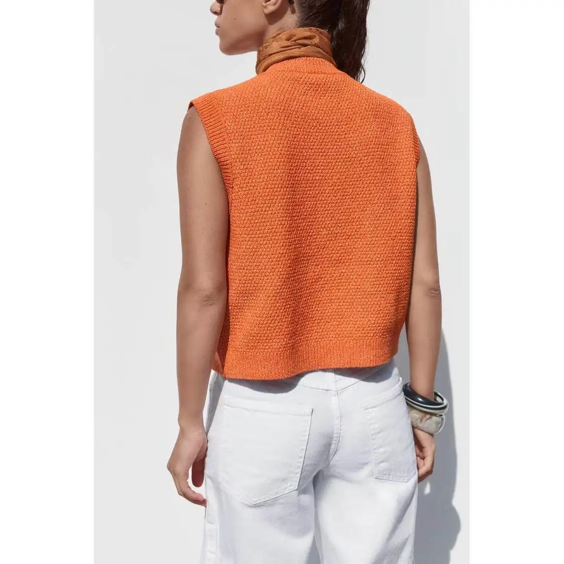 

ZBZR Spring New Women's Knitted Vest Texture Gold Button Decorated Windproof Regular Length round Ne Polyester Fiber
