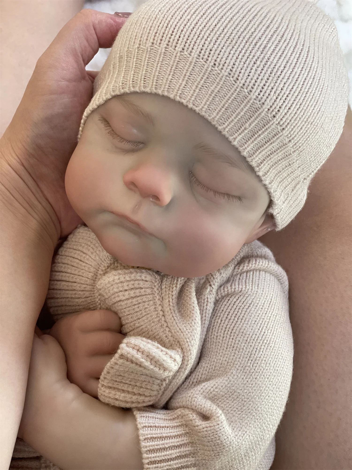 Bambola Reborn Eric da 18-20 pollici con occhi chiusi con corpo in tessuto morbido Capelli dipinti a mano e pelle visibile Realistica Reale Bebe Reborn
