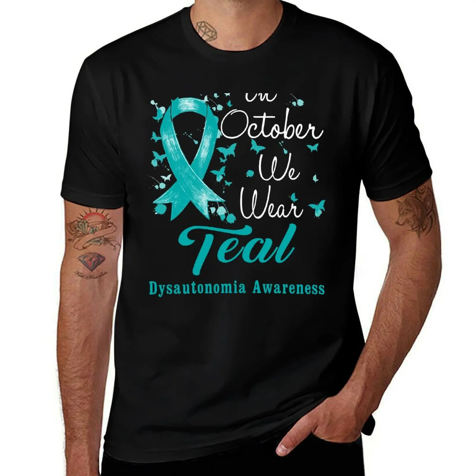 

В октябре We We Wear Футболка с бирюзовой лентой Dysautonomia Awareness Футболки с принтом для мужчин Мужская футболка Дизайнерская футболка