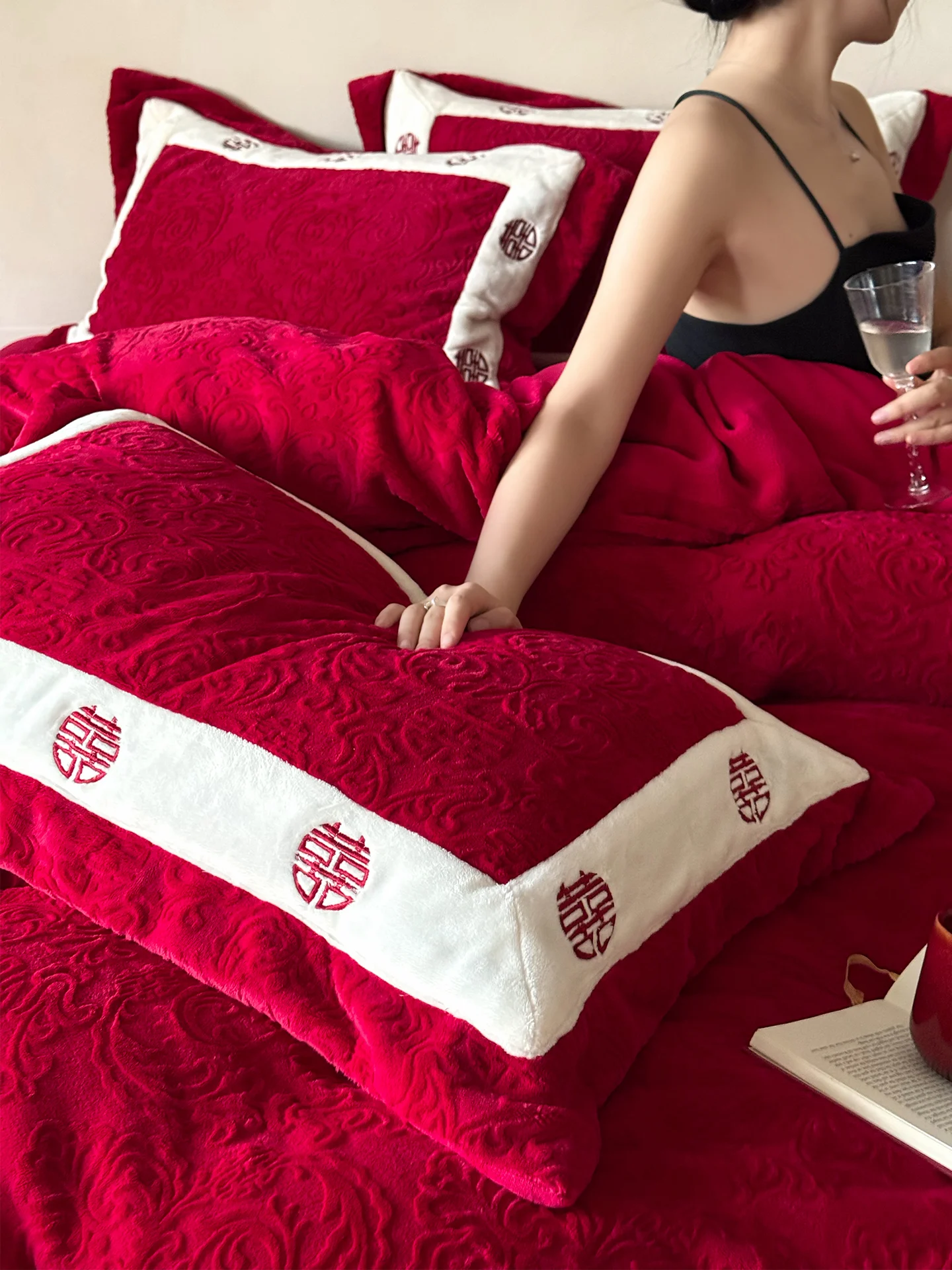 Warm Red Carved Velvet Wedding Four-Piece Bedding Set Double Happiness Stitched 230g Milk Velvet Marriage Quilt Cover Sheet C...