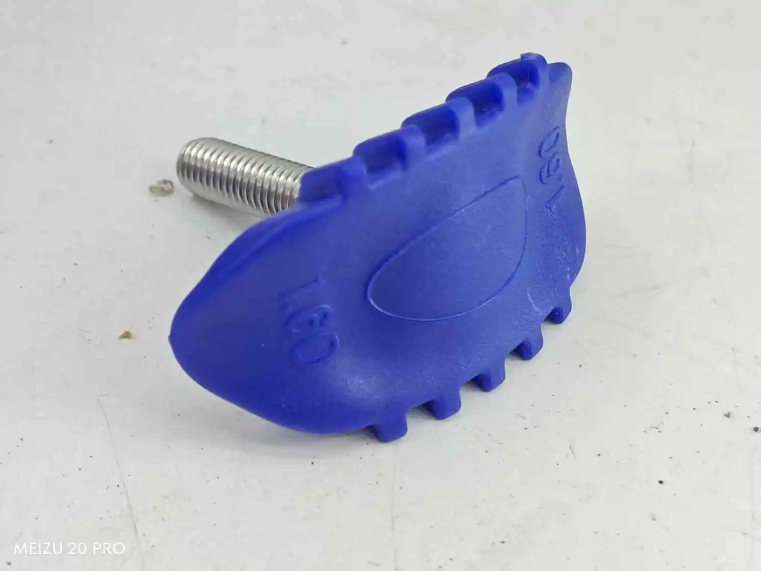Tire clamp special tire lock head is firmly locked to prevent detachment and is essential for vehicle anti-theft