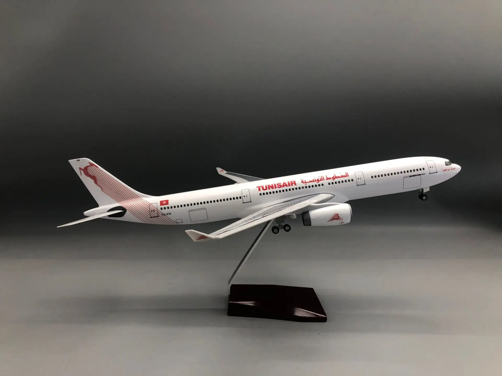 

Airplane Toy Model 47cm Tunis Air A330 Airlines Model kit for adults With Lights And Wheels Airplane diecast Collected Gift By