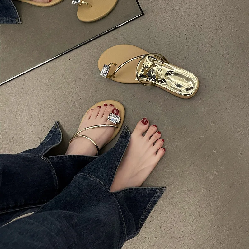 

2026 Rhinestone Toe Post Fairy Style Slide Sandals For Women Flat Hidden Wedge Heel Summer Outdoor Beach Dress Matching Sandals