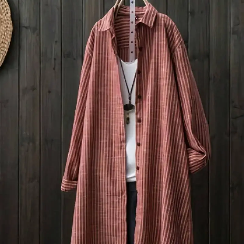 Plus-Size Artistic Striped Pocket Shirt Midi Fit Long Sleeve Versatile Outerwear for Women