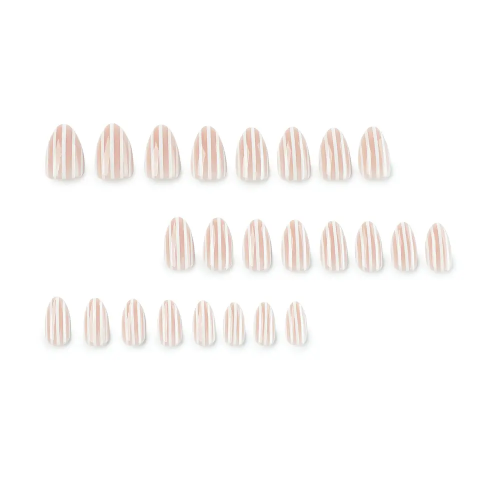 Uñas postizas elegantes para reuniones de negocios, estilo diario para mujer, almendra corta, resina, diseño de rayas, brillantes 5