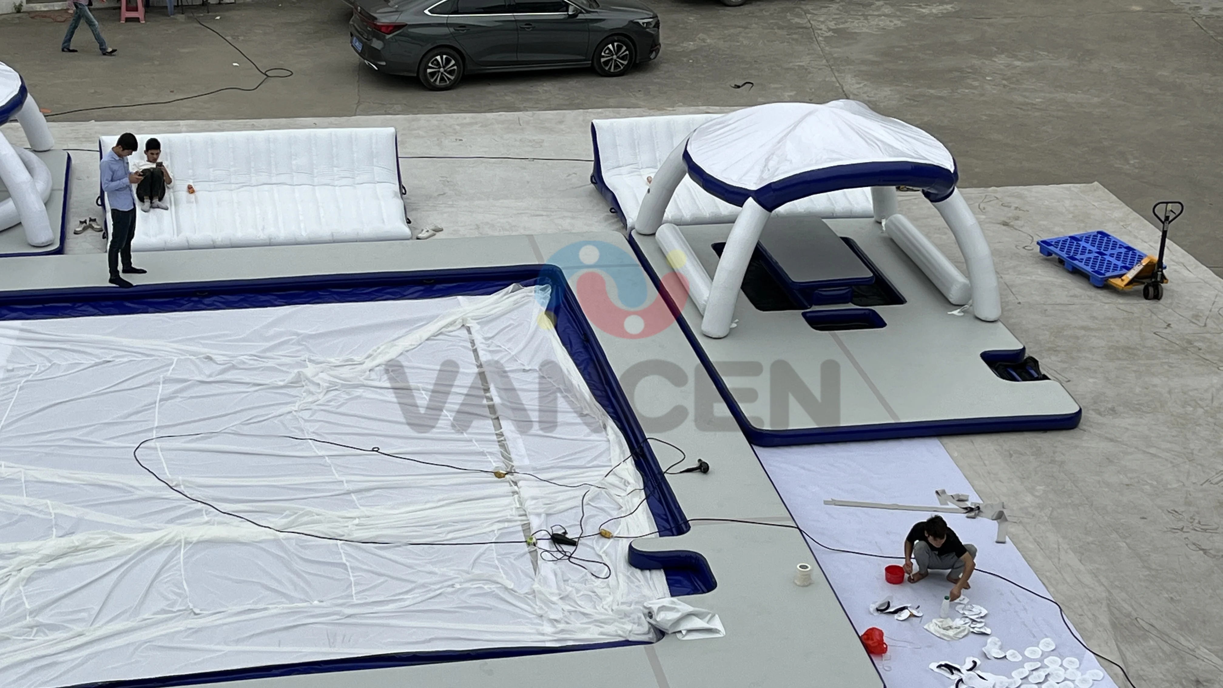 Summer Water Entertainment Equipment Inflatable Island With Tent Drop Stitch PVC Inflatable Platform Floating Dock With Ladder