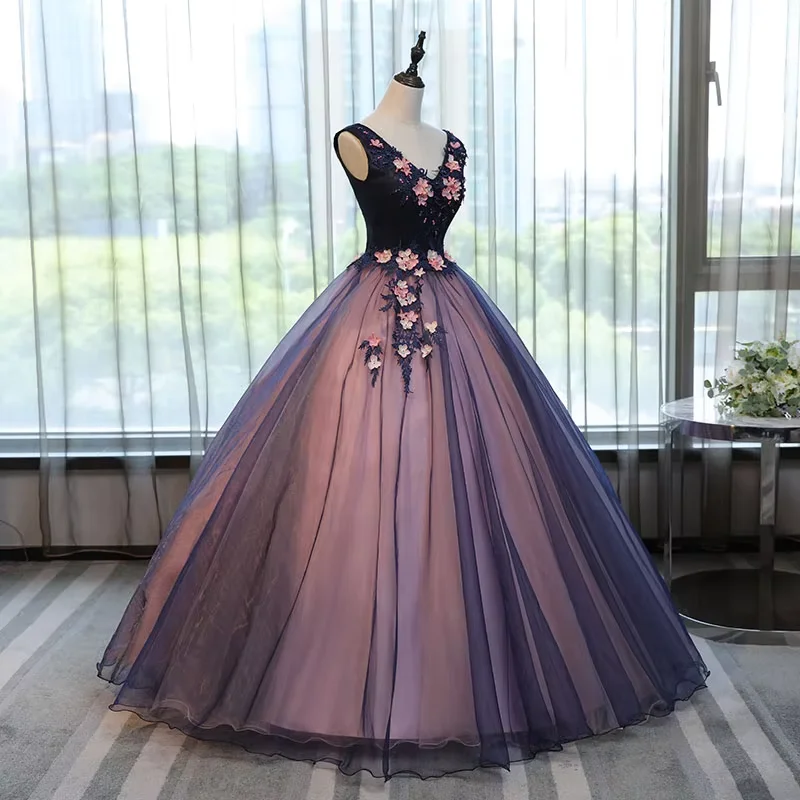 빈티지 Tulle 볼 가운 Quinceanera 드레스 v 넥 진주와 매력적인 꽃 Vestidos De 15 Anos Princess Sweet 16 Dress