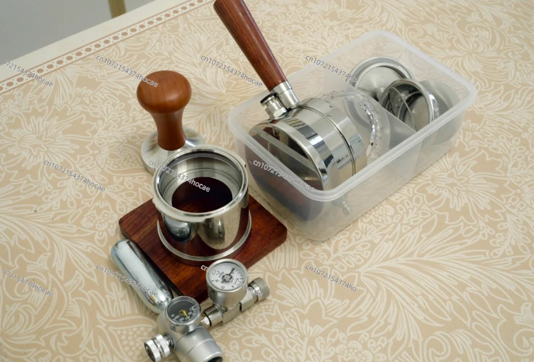 Pneumatic coffee machine, portable camping easy storage, concentrated extraction