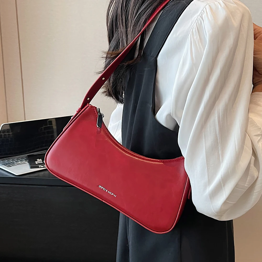 

Маленькие милые сумки-багеты на плечо для женщин, трендовый дизайн 2026 года, кожаные сумки Y2K, серебристо-красные глянцевые сумки-багеты