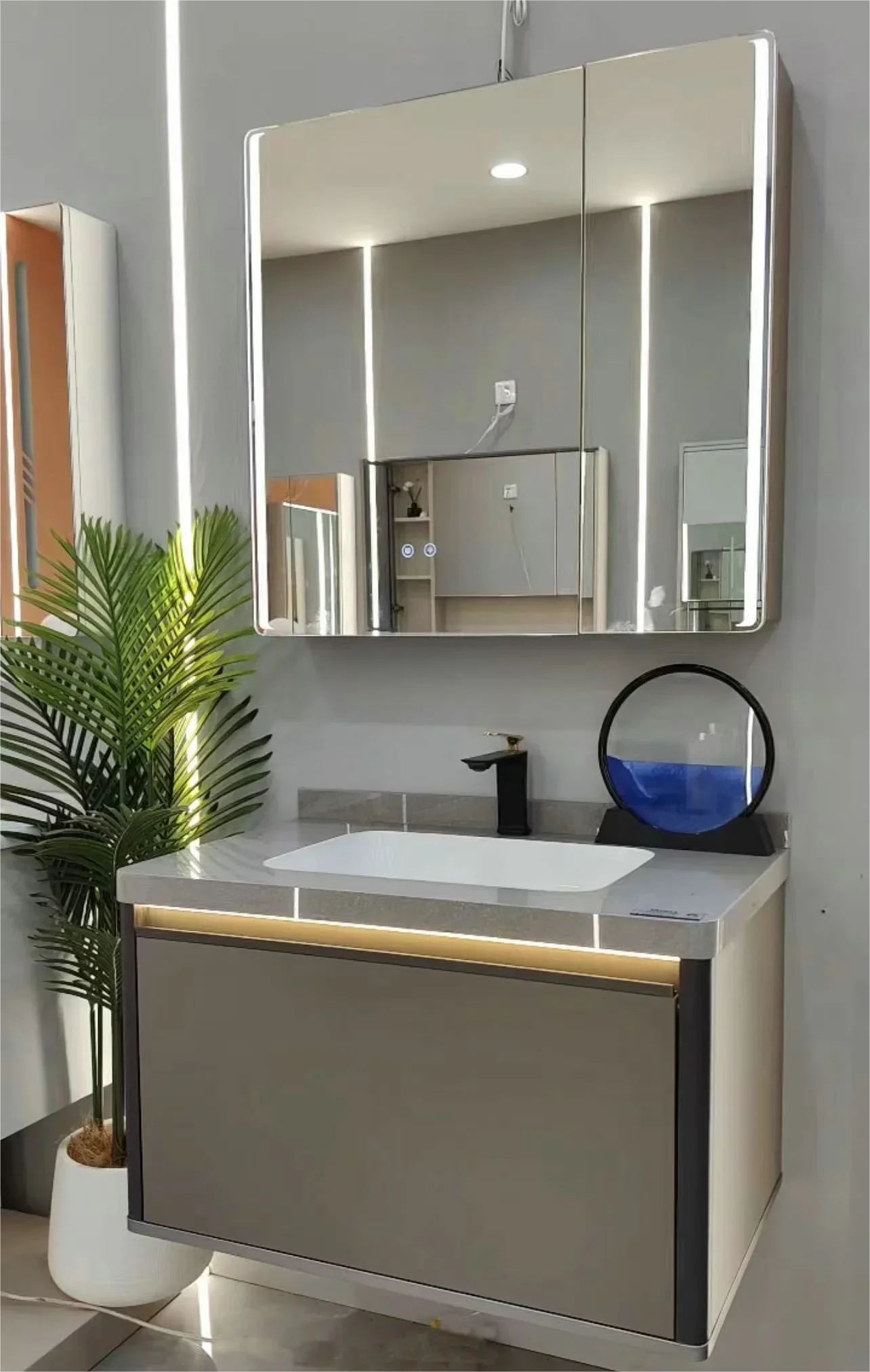 

z New Design Modern Plywood Wall Mounted Bathroom Cabinet Vanities Set Furniture With LED Mirror Vanity Cabinet