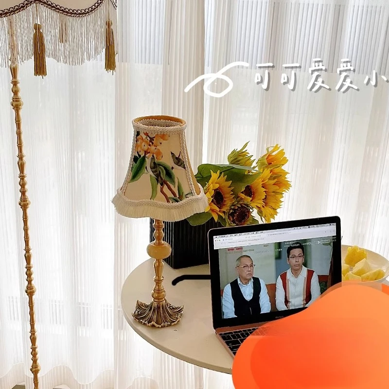 

French retro desk lamp ins wind Guochao embroidery designer living room decoration atmosphere classical night light