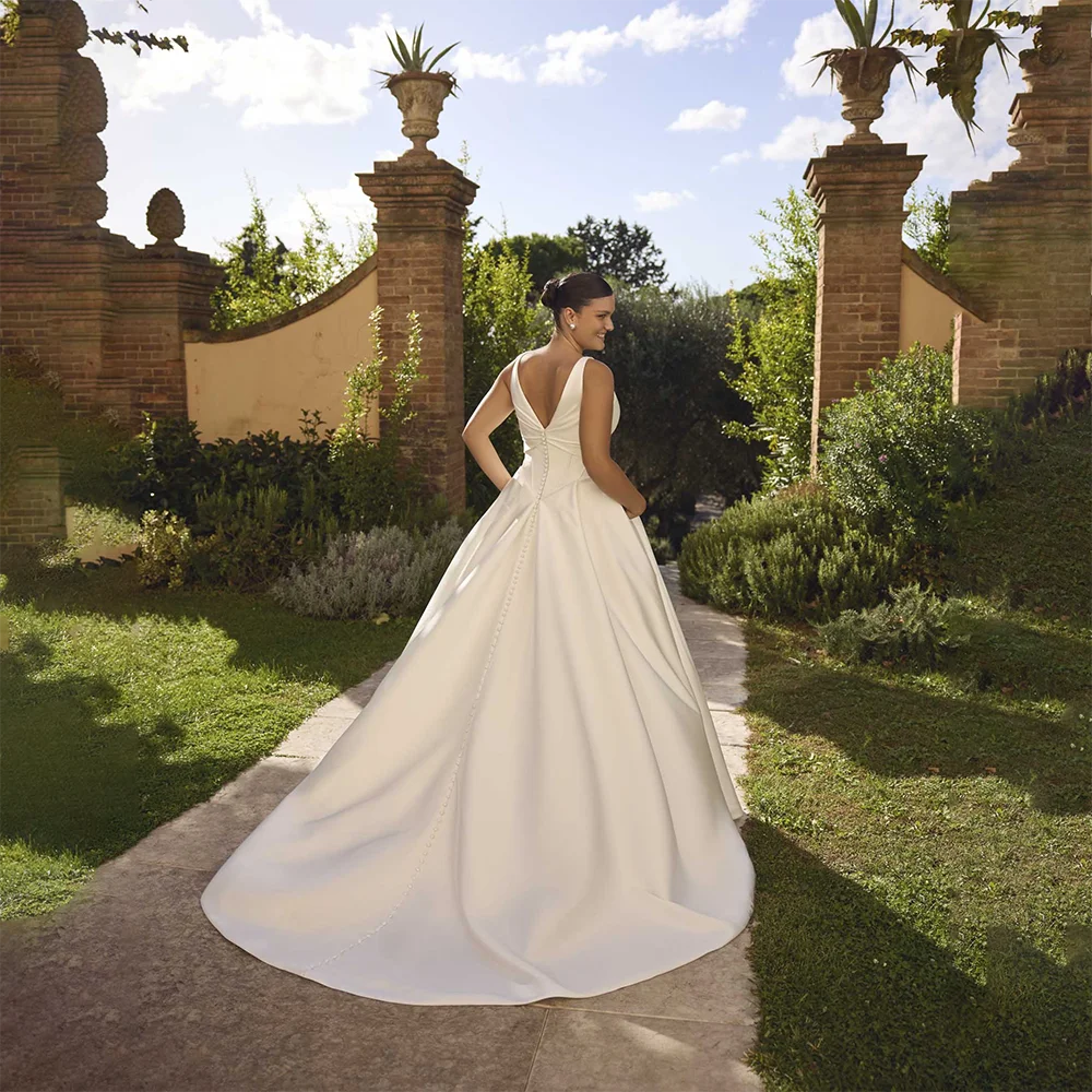 Plus Size Bridal Gown for Lady Customized Sweetheart Neck Sleeveless Buttons Pleated Sweep Train A Line Wedding Dress 2026