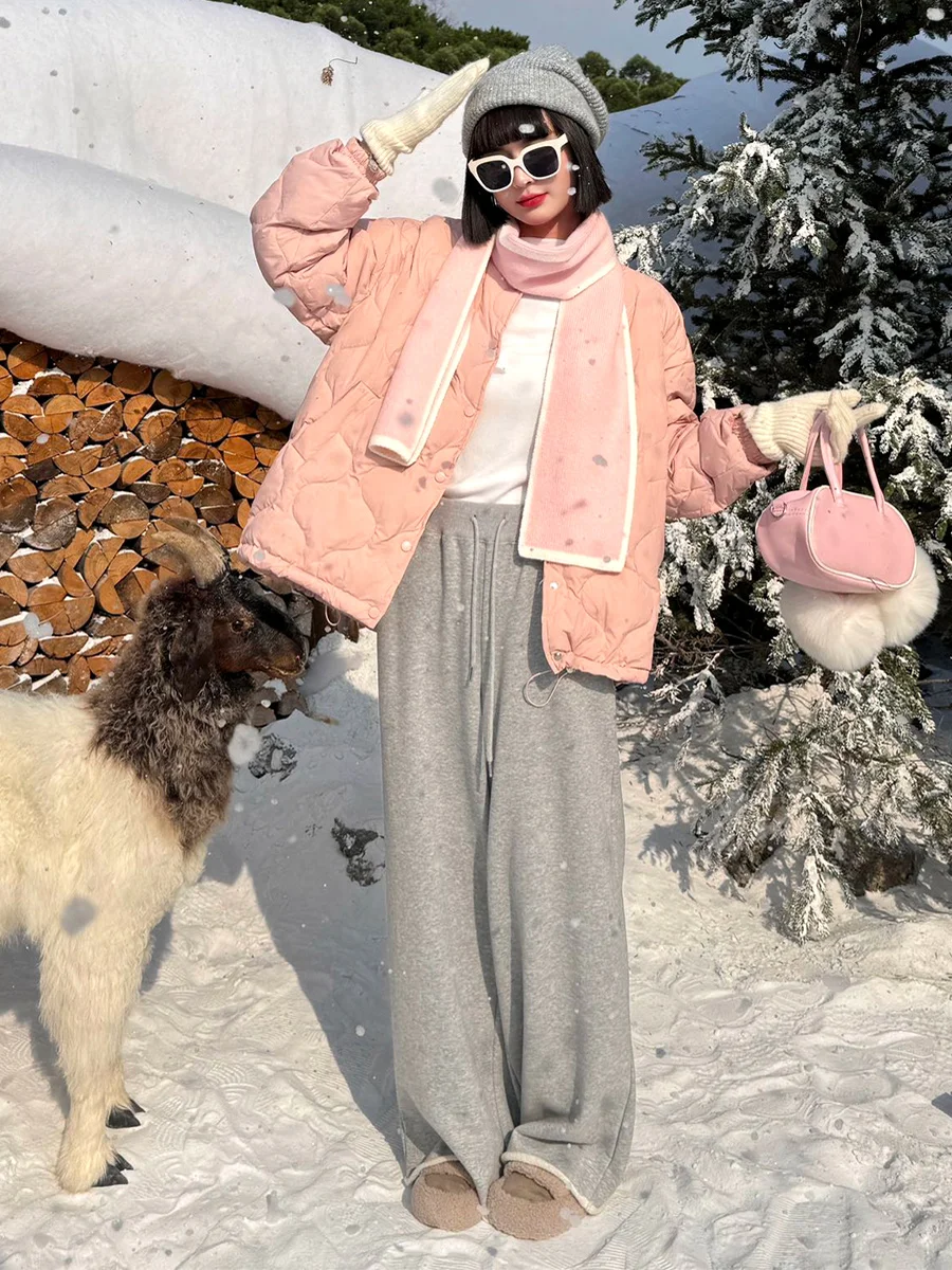 เสื้อโค้ทผู้หญิงสีชมพู น้ำหนักเบา สีขาว แบบแจ็คเก็ตเบสบอล คอตั้ง แฟชั่นใหม่ ฤดูหนาว อเนกประสงค์