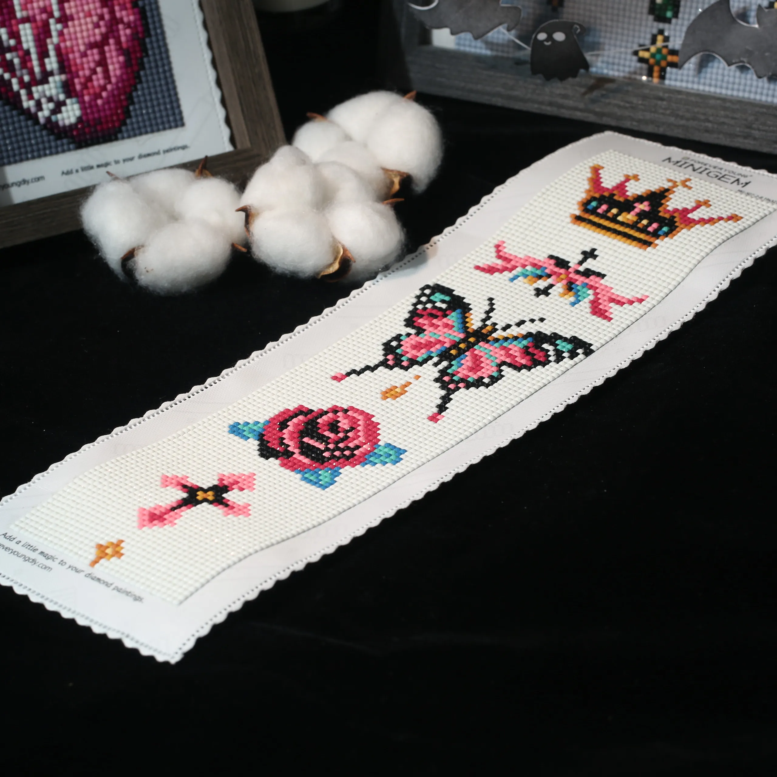 مينيجيم ™   توج رفرفة 3 "X 13" 5D DIY الراتنج مربع الماس طقم الطلاء - الملونة القوطية رمز فسيفساء 2 قطعة مجموعة