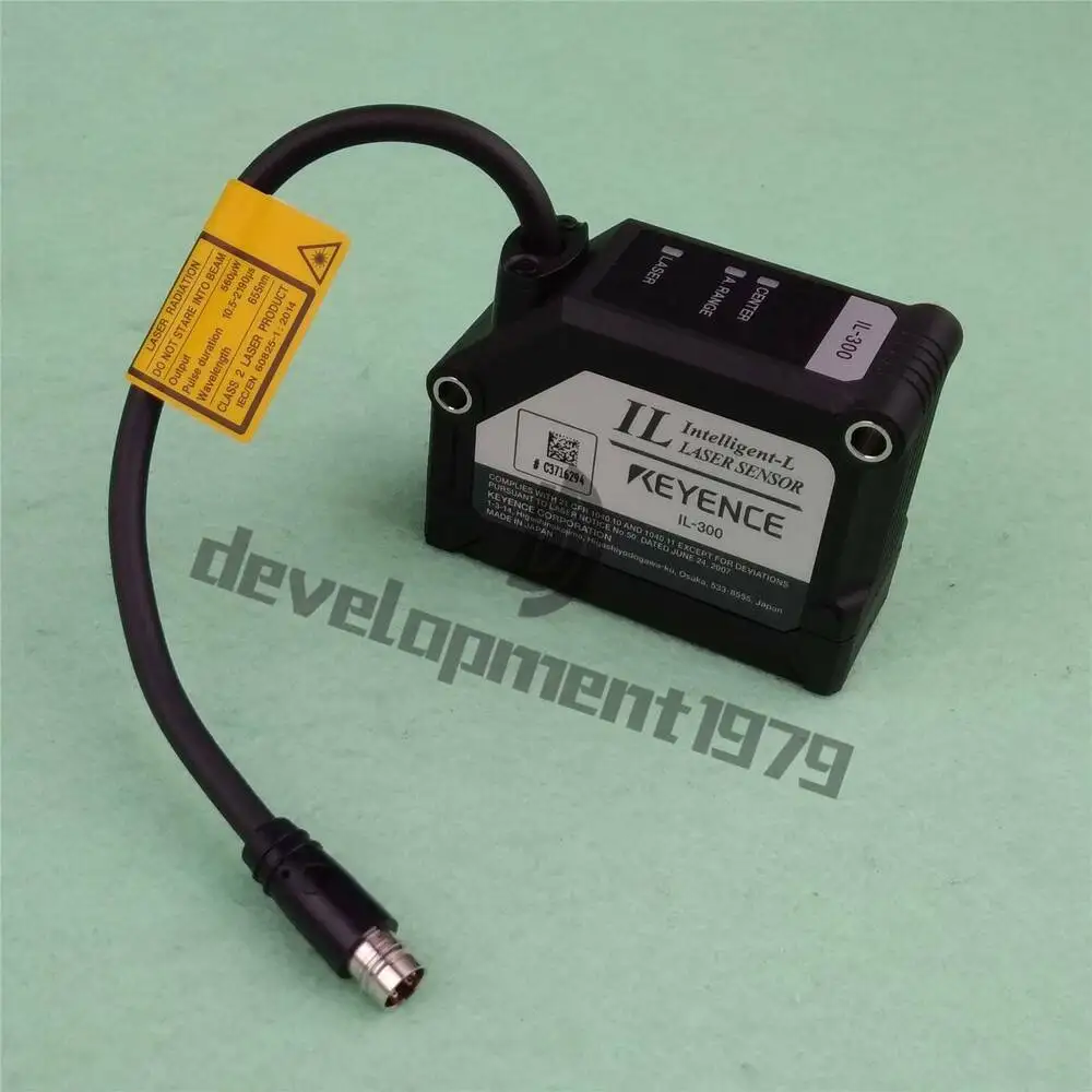 1PCS KEYENCE IL-300 CMOS LASER SENSOR NEW