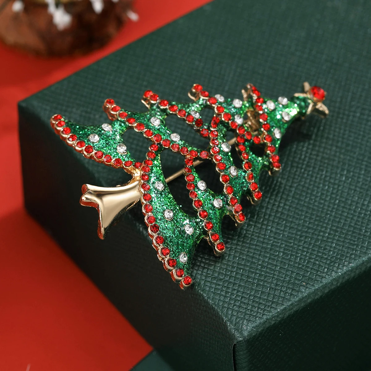 

Beaut&Berry Luxury Rhinestone Christmas Tree Brooches for Women Unisex Plant Pins New Year Friends Party Accessories Gifts