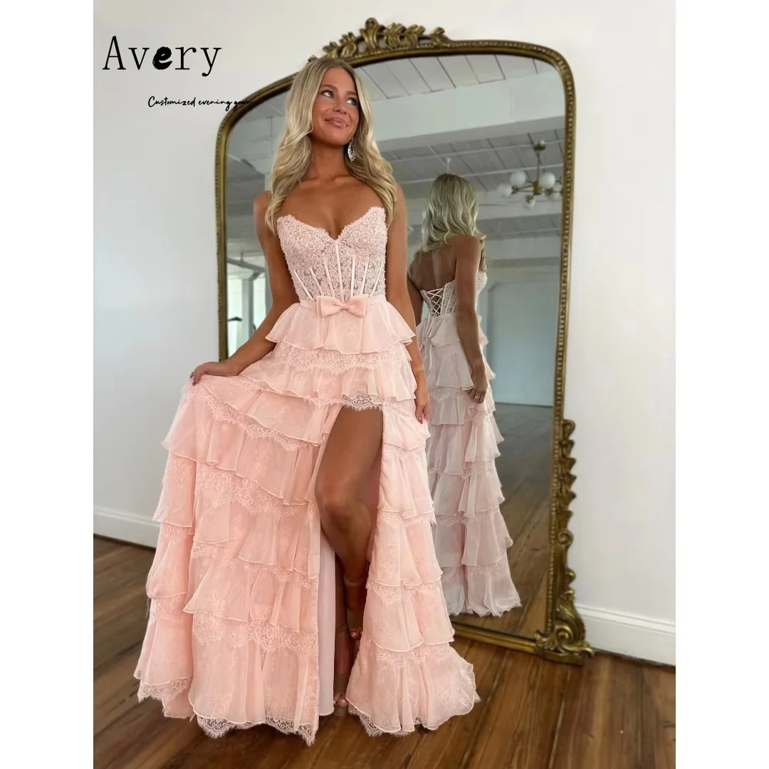 ชุดราตรีงานแต่งงานผู้หญิง Avery Custom Lace แบบพิมพ์ลาย ไหล่เฉียง ผ่าข้าง หรูหรา ปี 2025 ยาวสง่างาม สำหรับงานเลี้ยงตอนเย็น