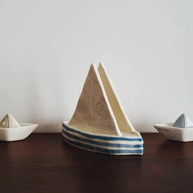 

Hand Painted Antique Sailing Ship Ceramic Napkin Holder Hotel and Guesthouse Table Decoration Napkin Clip