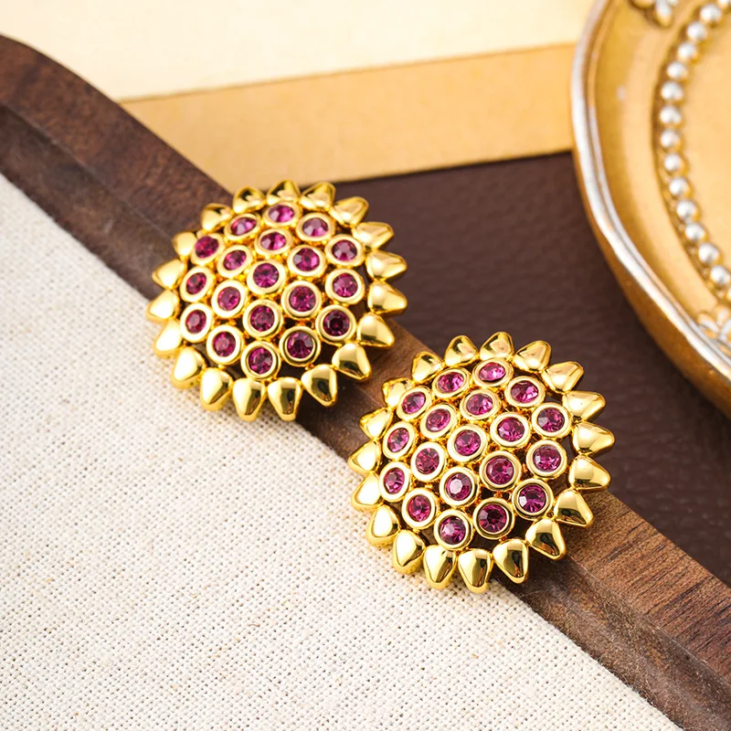 

Retro flower light luxury temperament high-end stud earrings