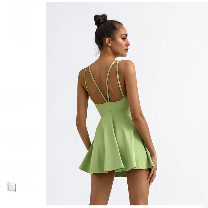 

Женское платье для йоги с накладкой на грудь, высокоэластичные леггинсы, быстросохнущая спортивная теннисная юбка для фитнеса, красивый дизайн сзади