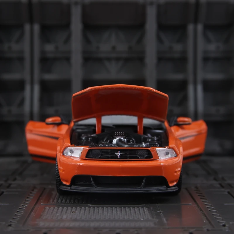 Maisto 1:24 Simulation Ford Boss 302 Alloy Car Model Supercar Doors and Hood Can Be Opened suitable for collection - view 6