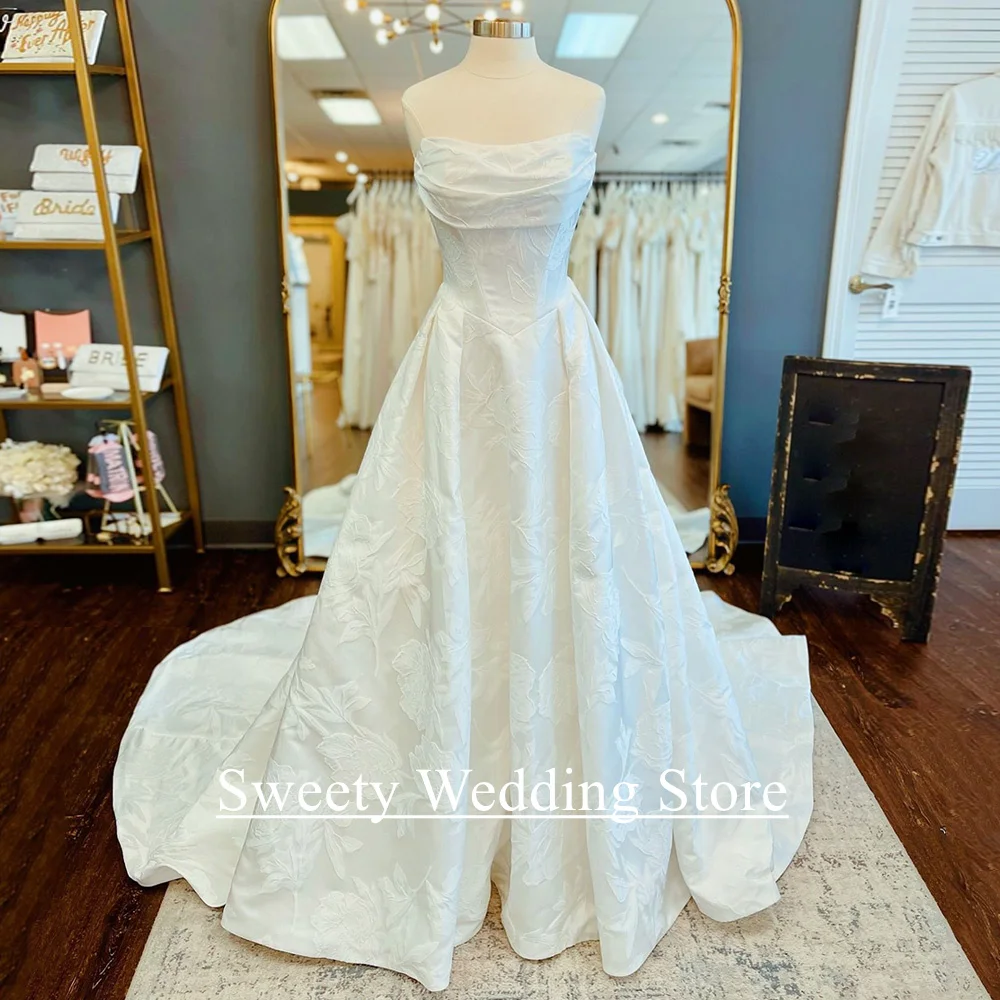 Einzigartiges Brautkleid aus Jacquard-Satin mit Blumenmuster, maßgeschneidert, trägerlos, ärmellos, Hofschleppe, A-Linie, Brautkleid Robe De Mariee